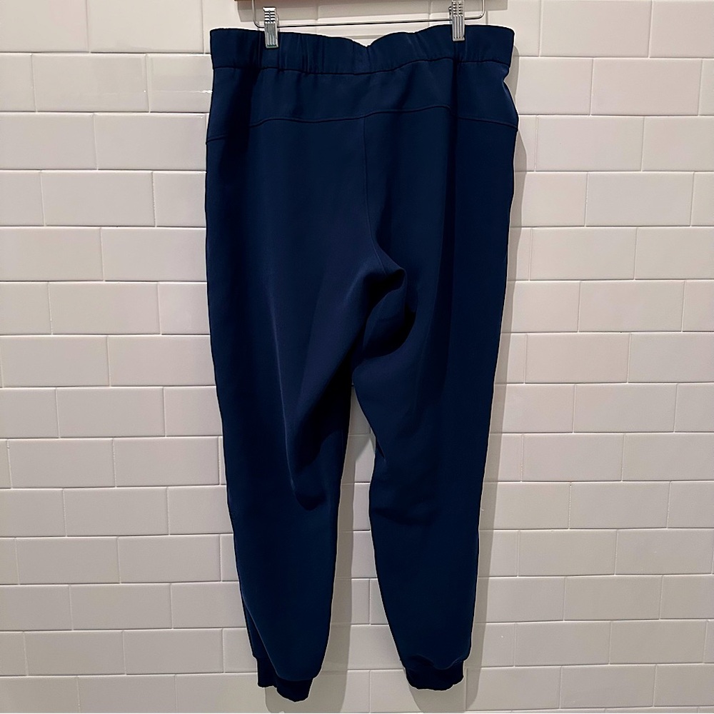 🍋Lululemon On the Fly Joggers in Navy - Picture 10 of 13